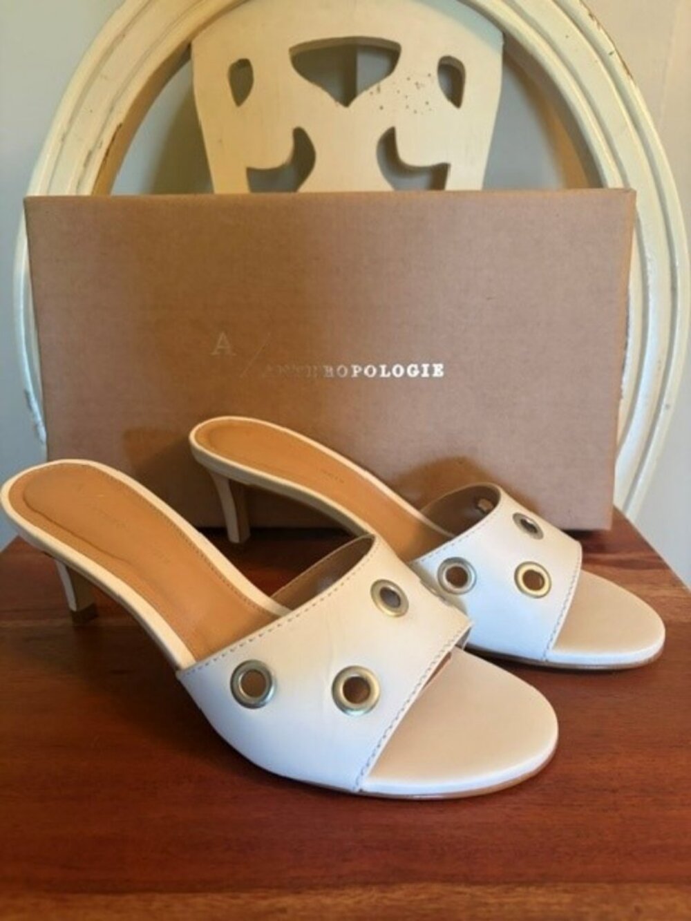 Anthropologie Grommet Kitten-Heel Mules in white Size EU 37